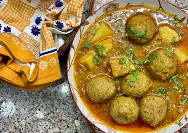 Lahori Aloo Beef Kofta (Meatballs) Curry