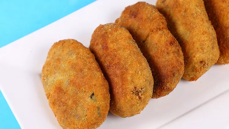 Lahori Potato Chicken Cutlets (4Pcs)