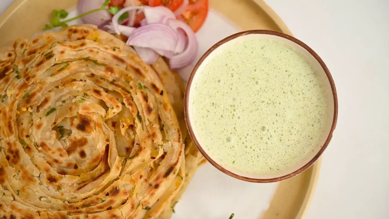 Lahori Garlic Chilli Cheese Paratha